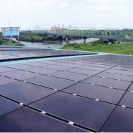 倉庫屋根へ太陽光パネル設置